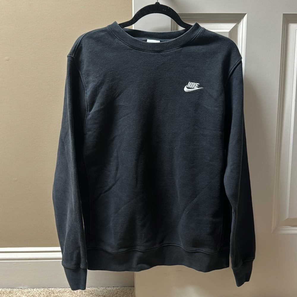 Small men’s black nike crewneck